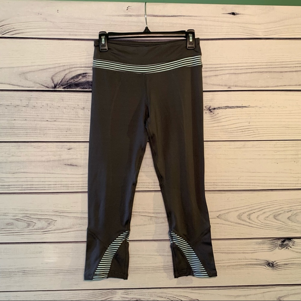 Saks Fifth Avenue | Gray Cropped Athletic Leggings